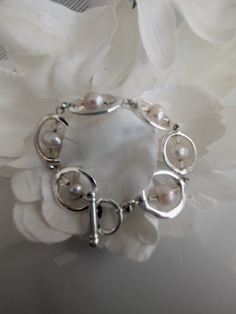 Freshwater Pearl Toggle Bracelet Pearls Encased In Silver Round Rings. - Picture 5 of 9